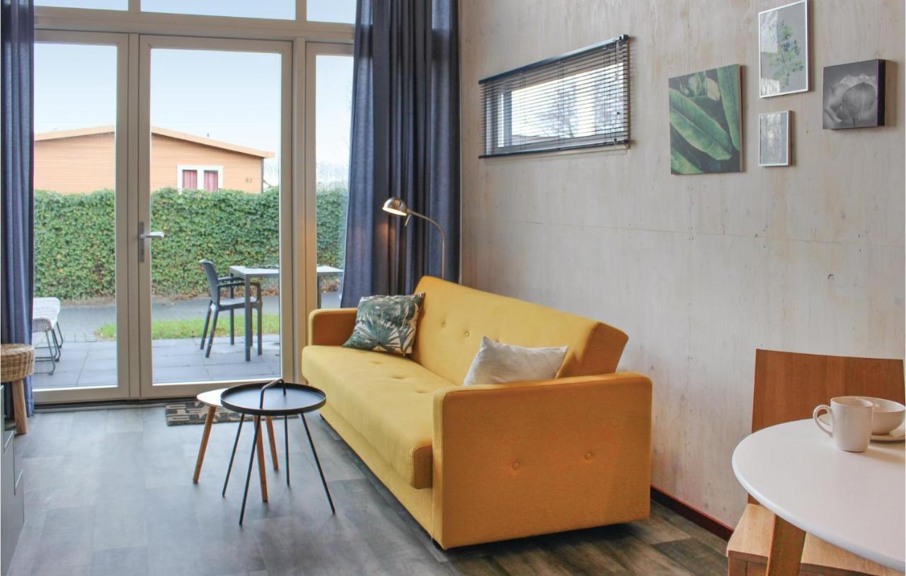 Cozy Home In Sint-Annaland With Kitchen Екстер'єр фото