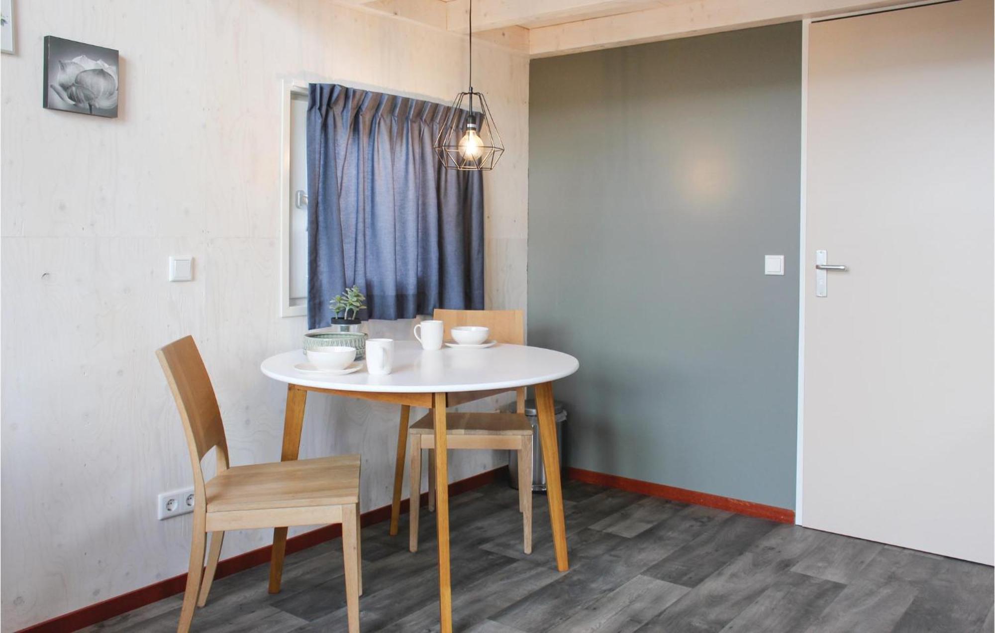 Cozy Home In Sint-Annaland With Kitchen Екстер'єр фото